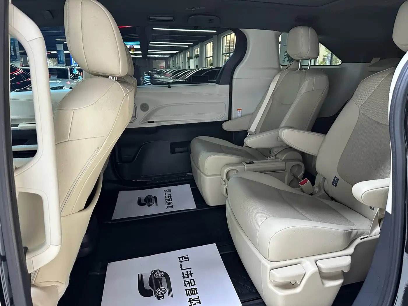 Toyota Granvia 2023 2.5L Hybrid Prestige PLUS Edition фото 5