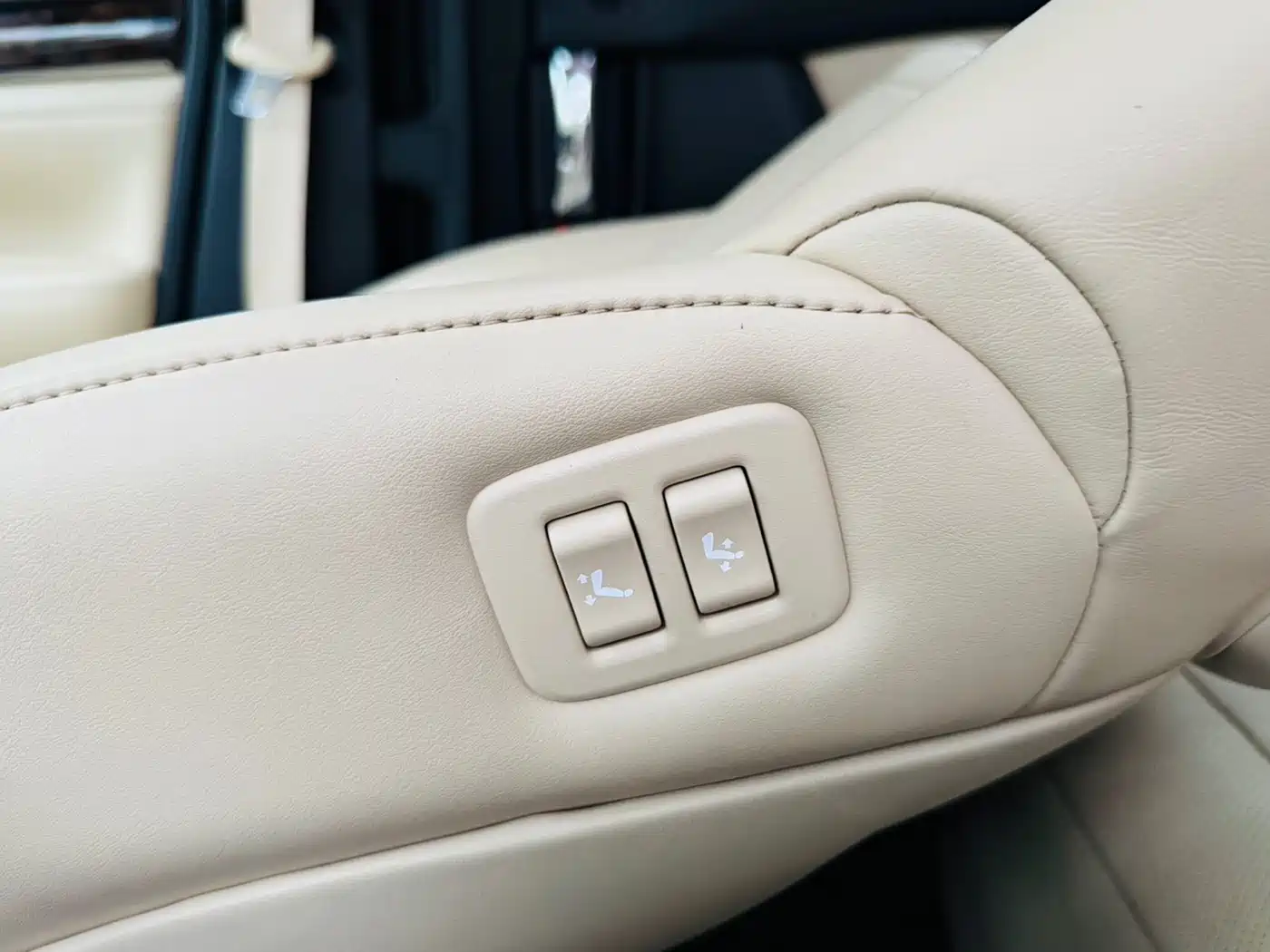 Toyota Alphard 2019 Hybrid 2.5L Luxury фото 16