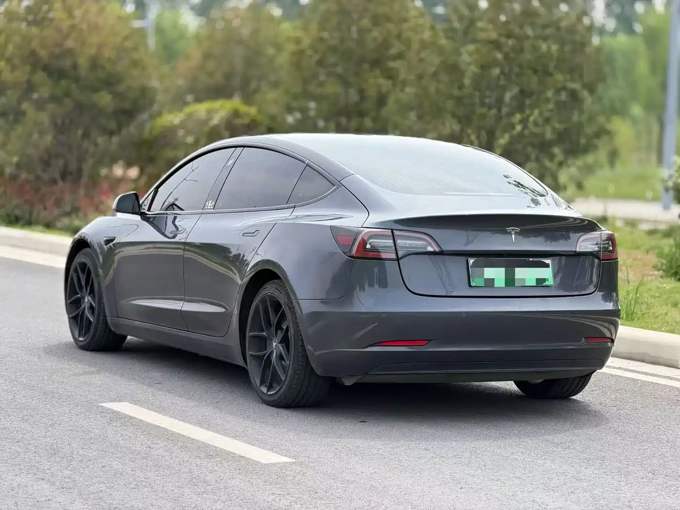 TESLA MODEL 3