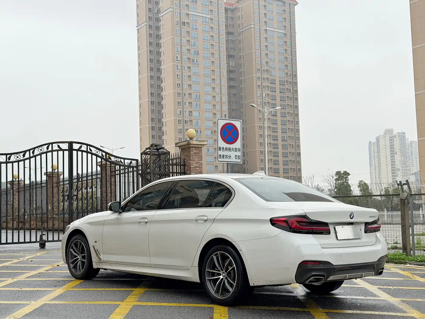 BMW 5 SERIES
