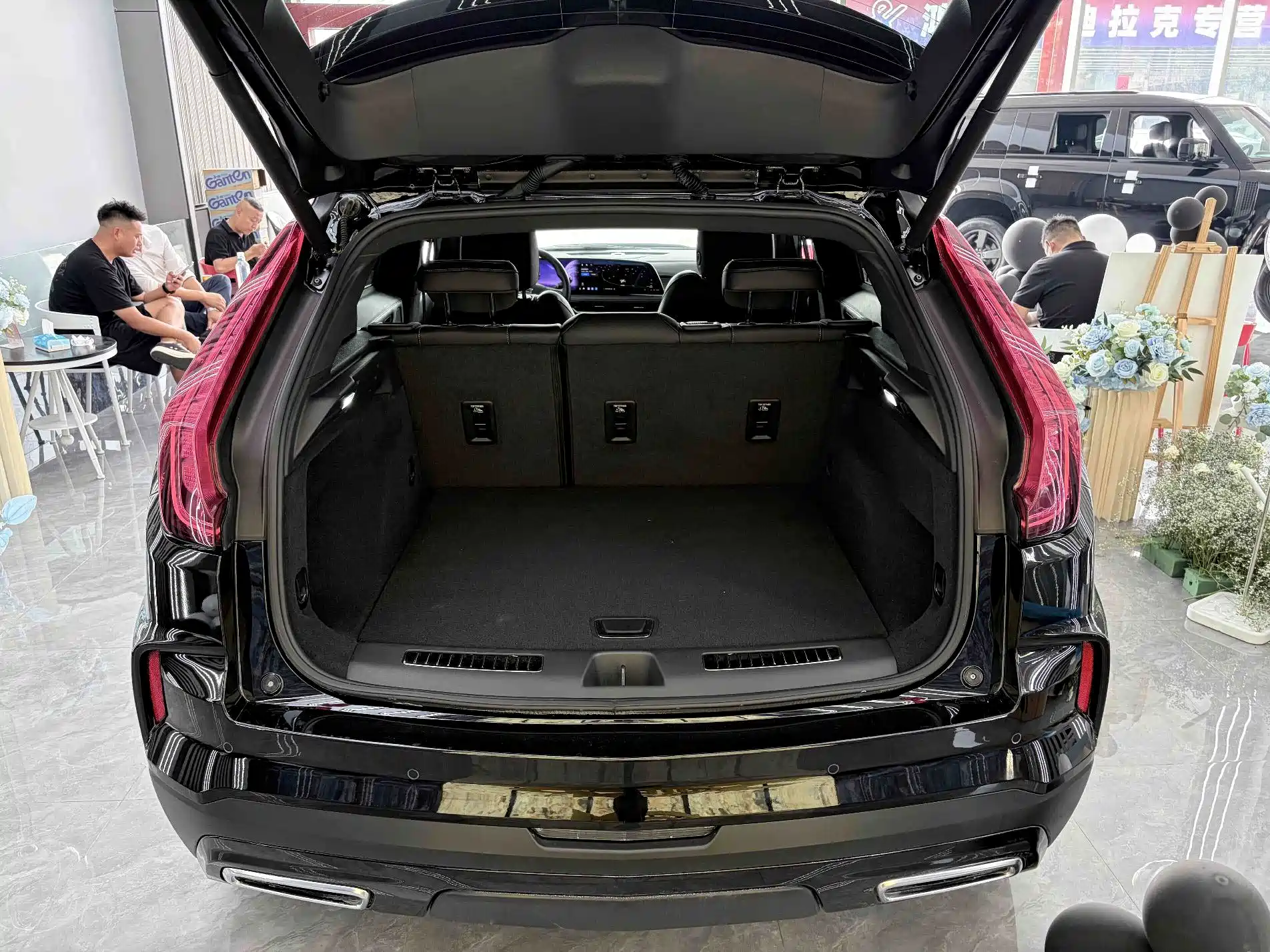 Фото 16 - Cadillac XT4