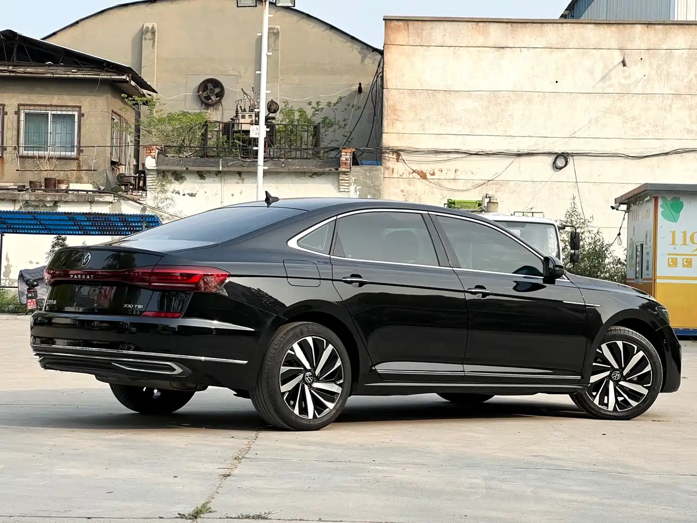 Volkswagen Passat 2022 330TSI Starlight Luxury Edition фото 5