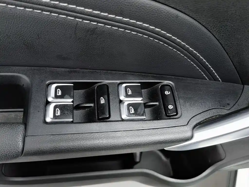 Фото 9 - Geely Vision X3