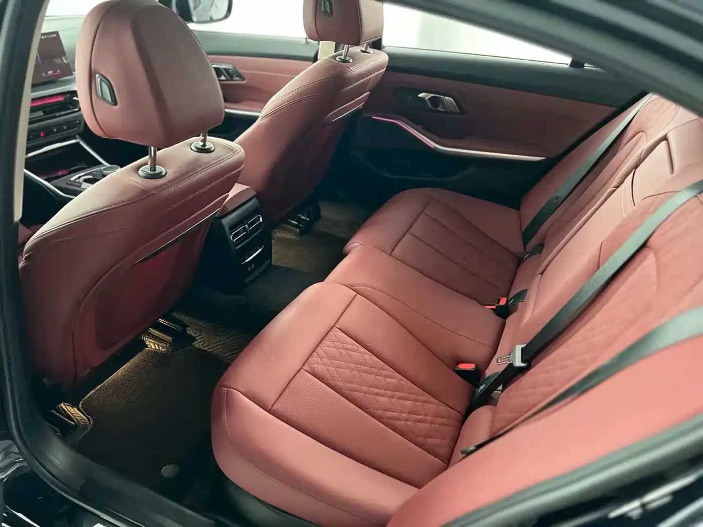 BMW 3 Series 2025 330Li M Sport Night Edition фото 4
