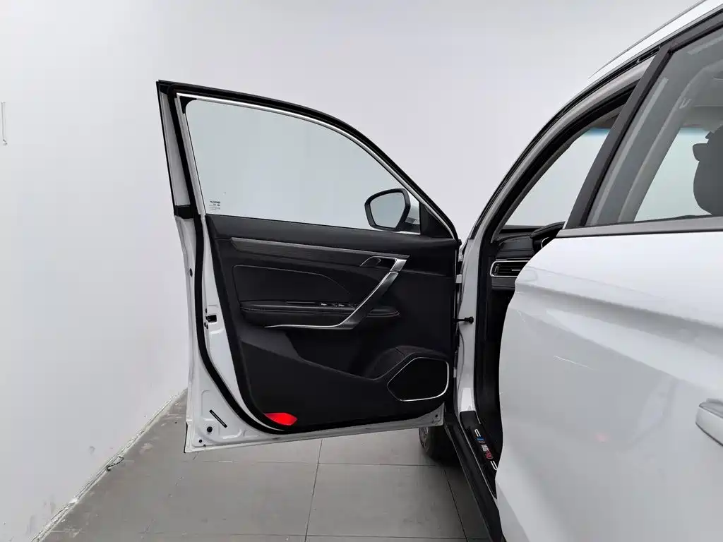 Photo 8 - Geely Atlas