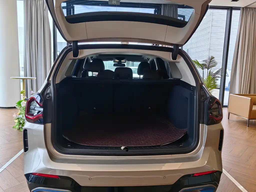 Фото 12 - BMW iX3