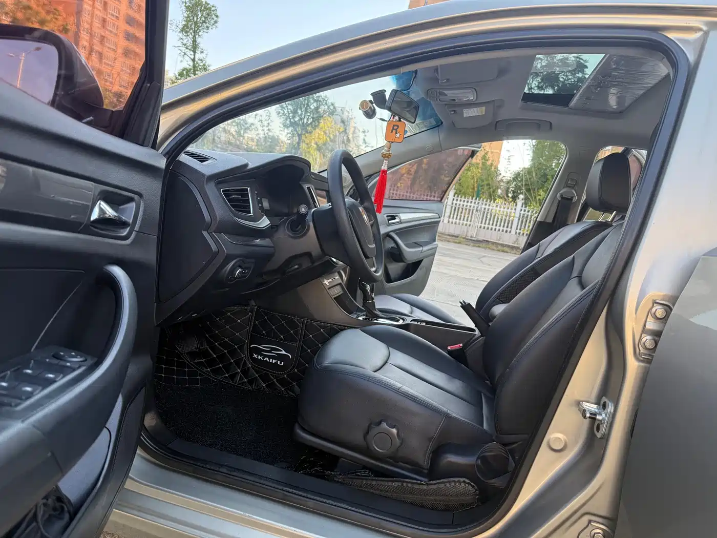 Roewe 360 2017 2017 1.5L Auto Luxury Edition