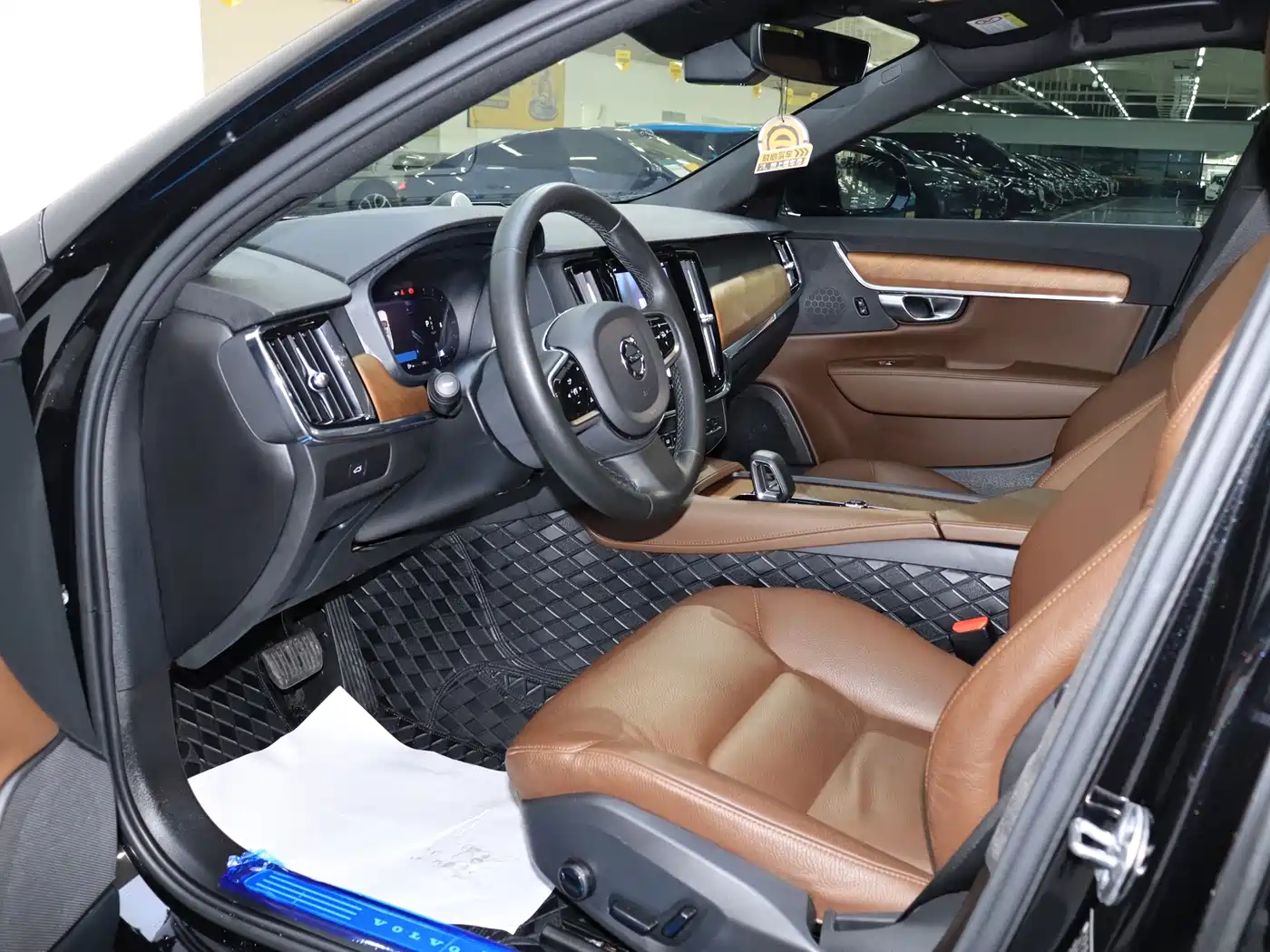 VOLVO S90
