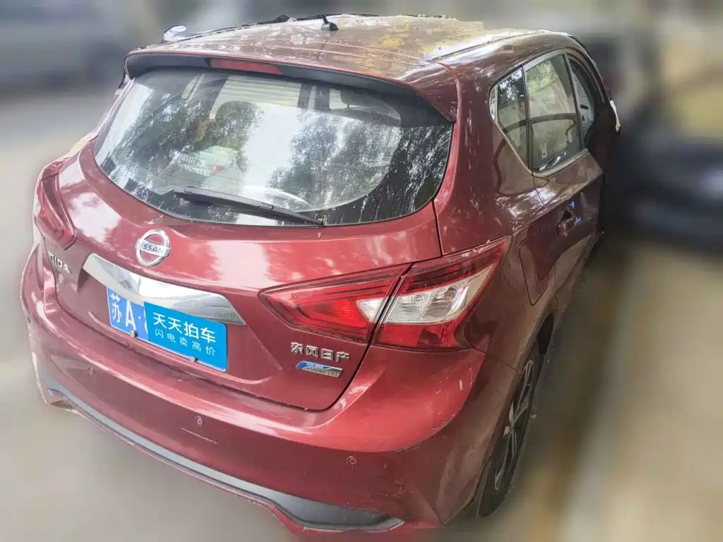 Photo 2 - Nissan Tiida