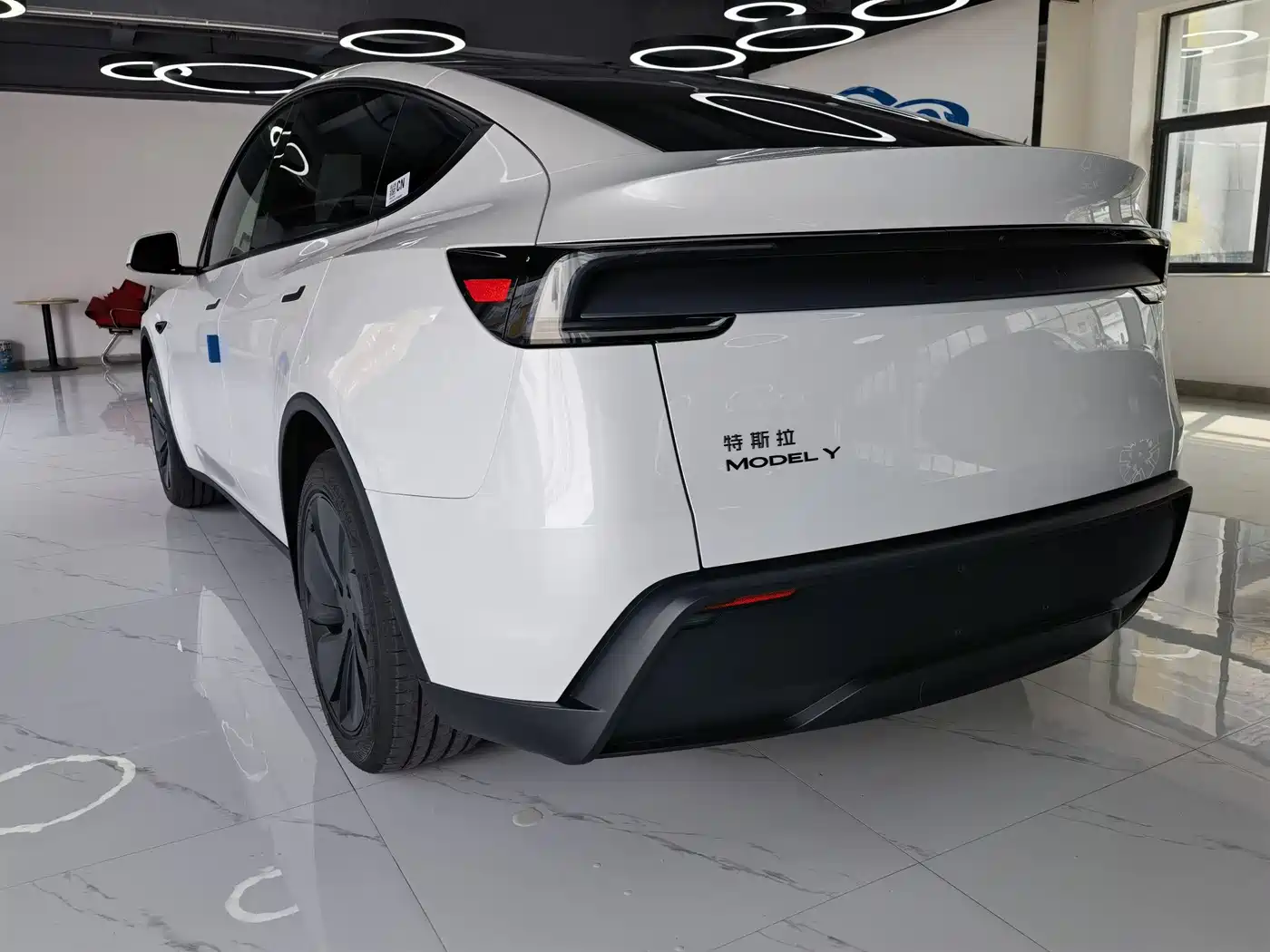 TESLA MODEL Y