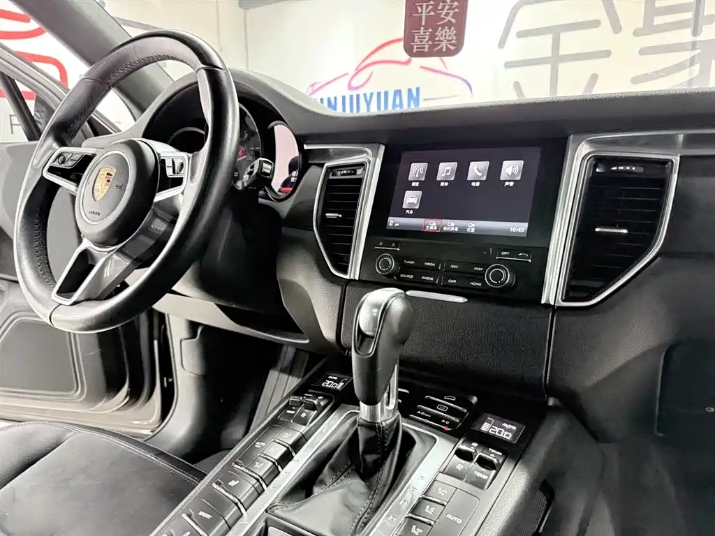 Porsche Macan 2017 Macan 2.0T фото 18