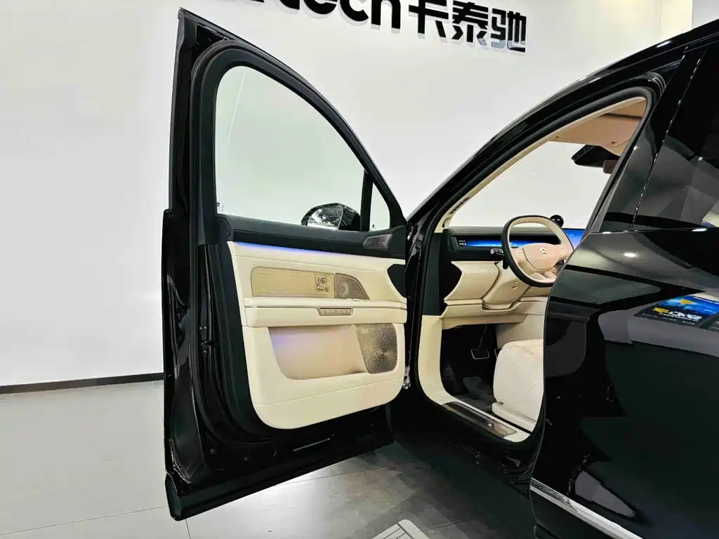 NIO ES8 2026 2025 Model 6-Seat Executive Luxury Edition