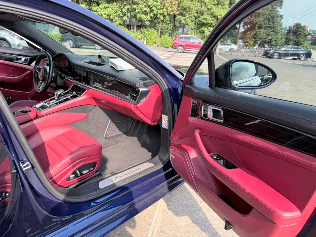 Photo 21 - Porsche Panamera