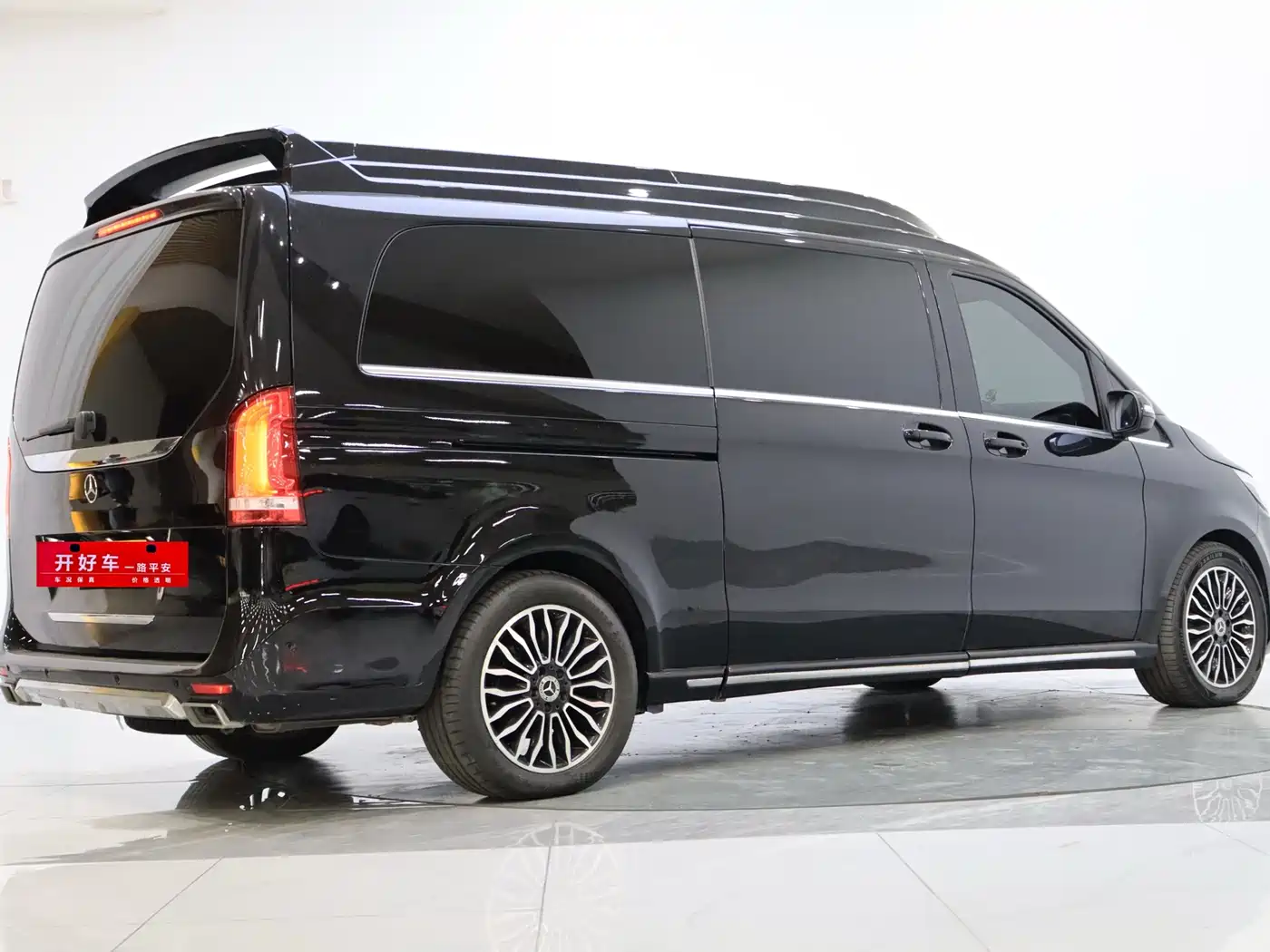 Mercedes-Benz V-Class 2018 V 260 L Premium Long Wheelbase Edition China VI фото 4