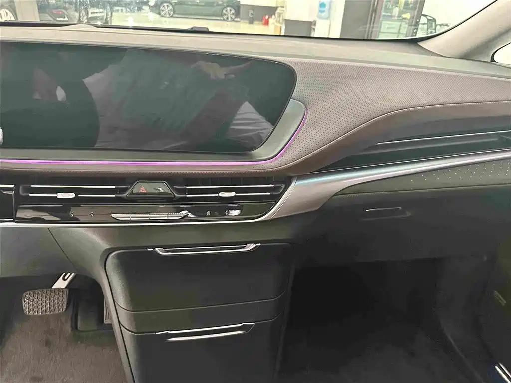 Buick Century 2026 2025 2.0T 7-Seater World Edition