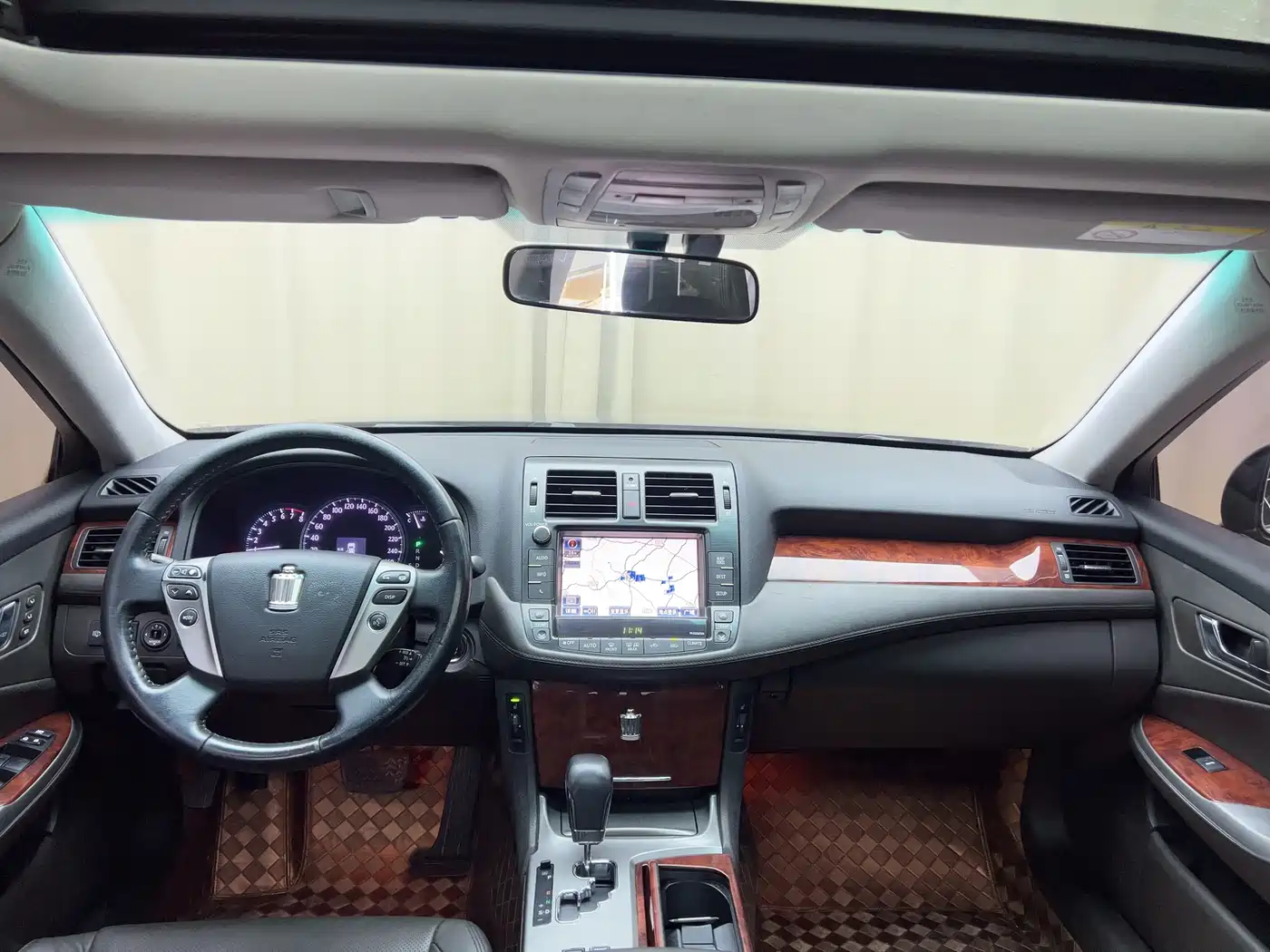 Toyota Crown 2012 2.5L Royal Saloon фото 10