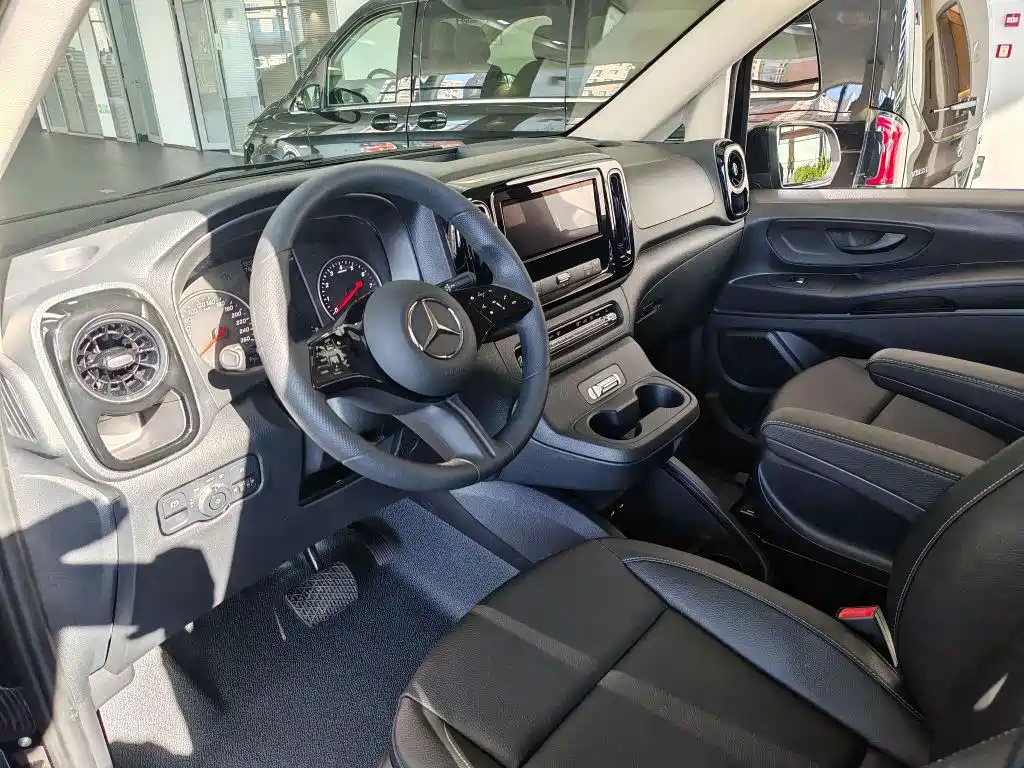 Mercedes-Benz Vito 2024 2.0T Elite Edition 7-Seater фото 8