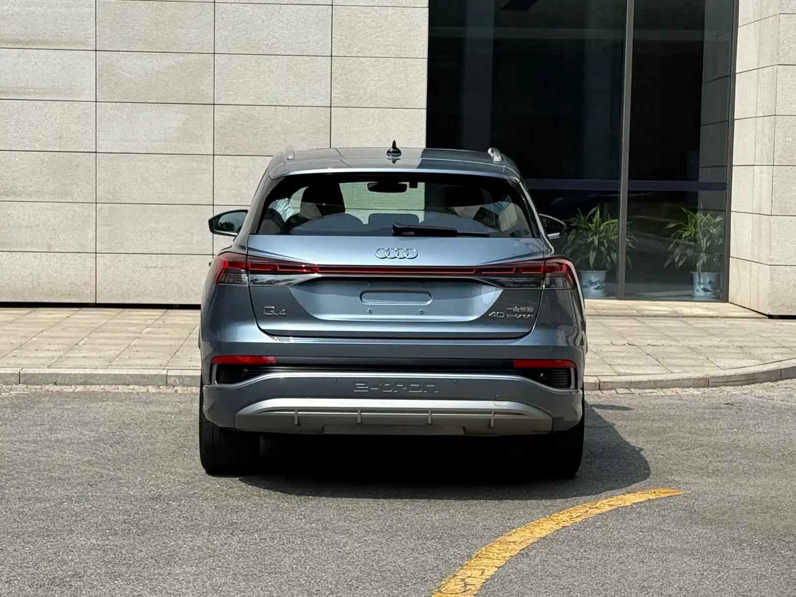 Photo 19 - Audi Q4 e-tron
