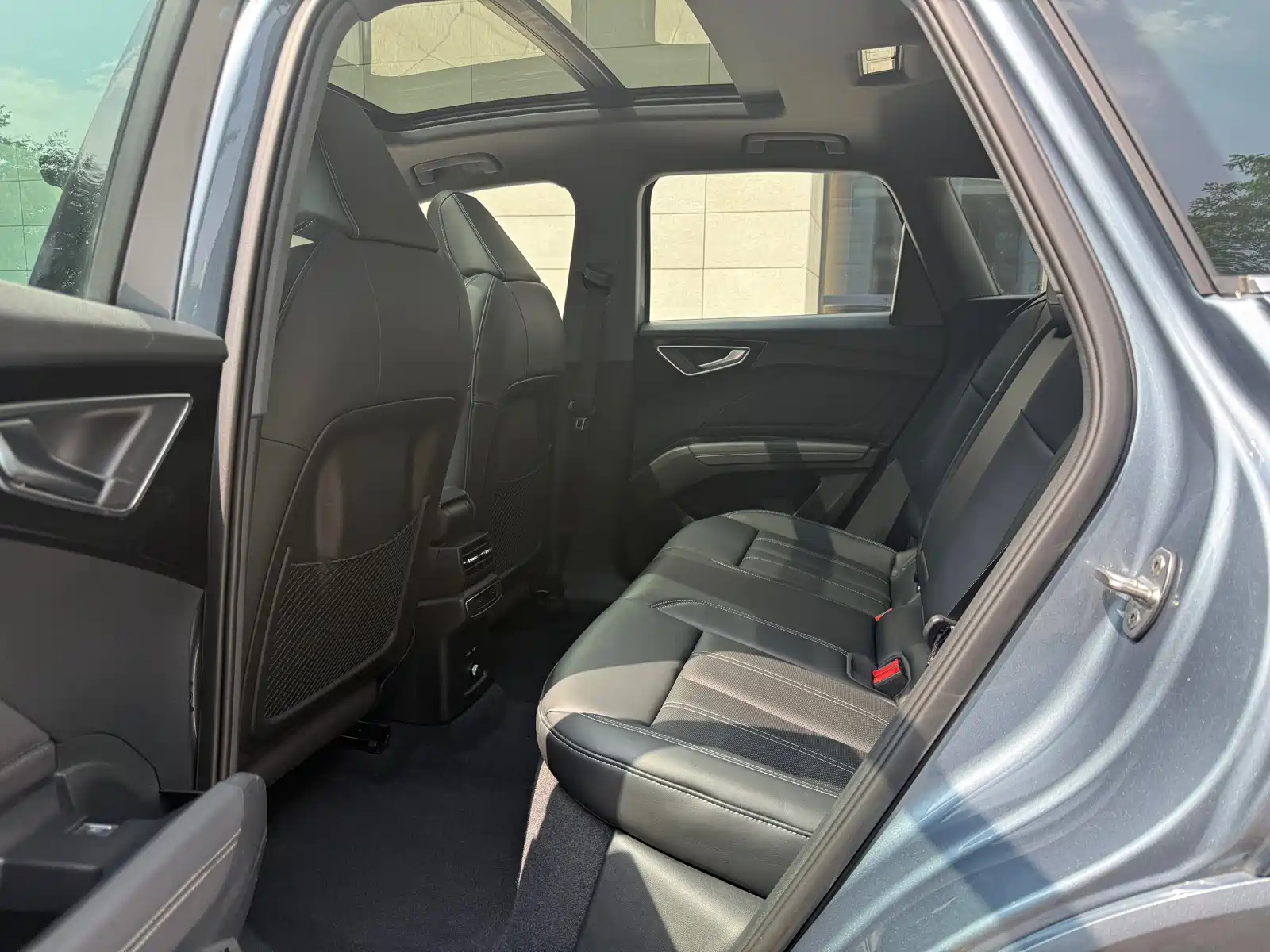 Photo 10 - Audi Q4 e-tron