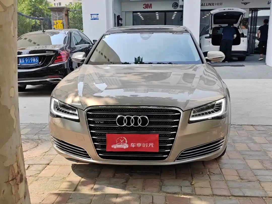 Фото 2 - Audi A8