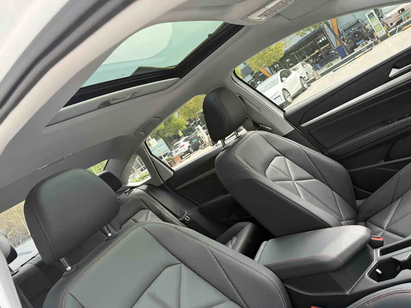 Volkswagen Lavida 2024 Model 300TSI DSG Starlight Leading Edition фото 17