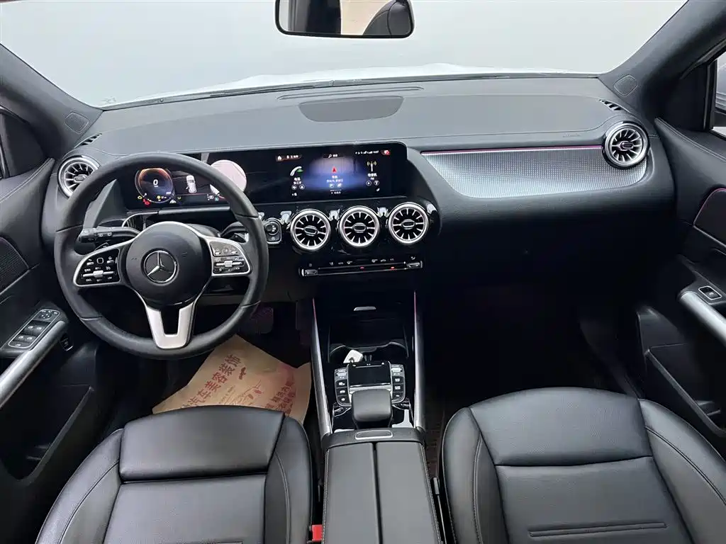 MERCEDES-BENZ GLA
