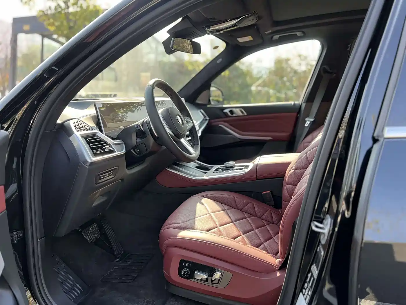 BMW X5 2025 Model xDrive 40Li M Sport Blackout Package фото 4