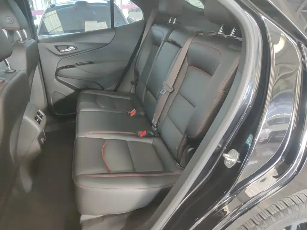 Фото 17 - Chevrolet Equinox