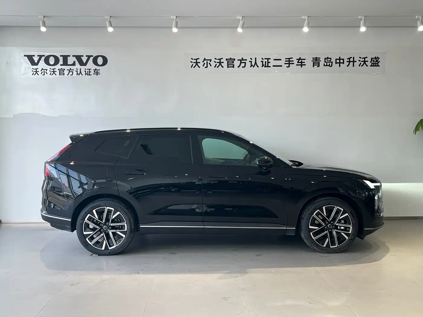 VOLVO XC70 PLUG-IN HYBRID
