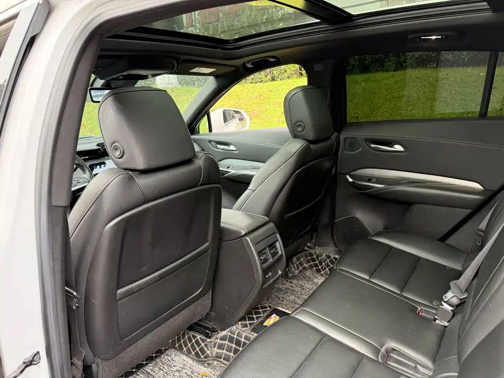 Photo 11 - Cadillac XT4