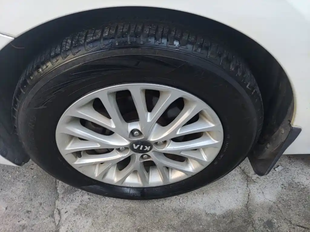 Kia K2 2017 2017 Sedan 1.4L AT GLS