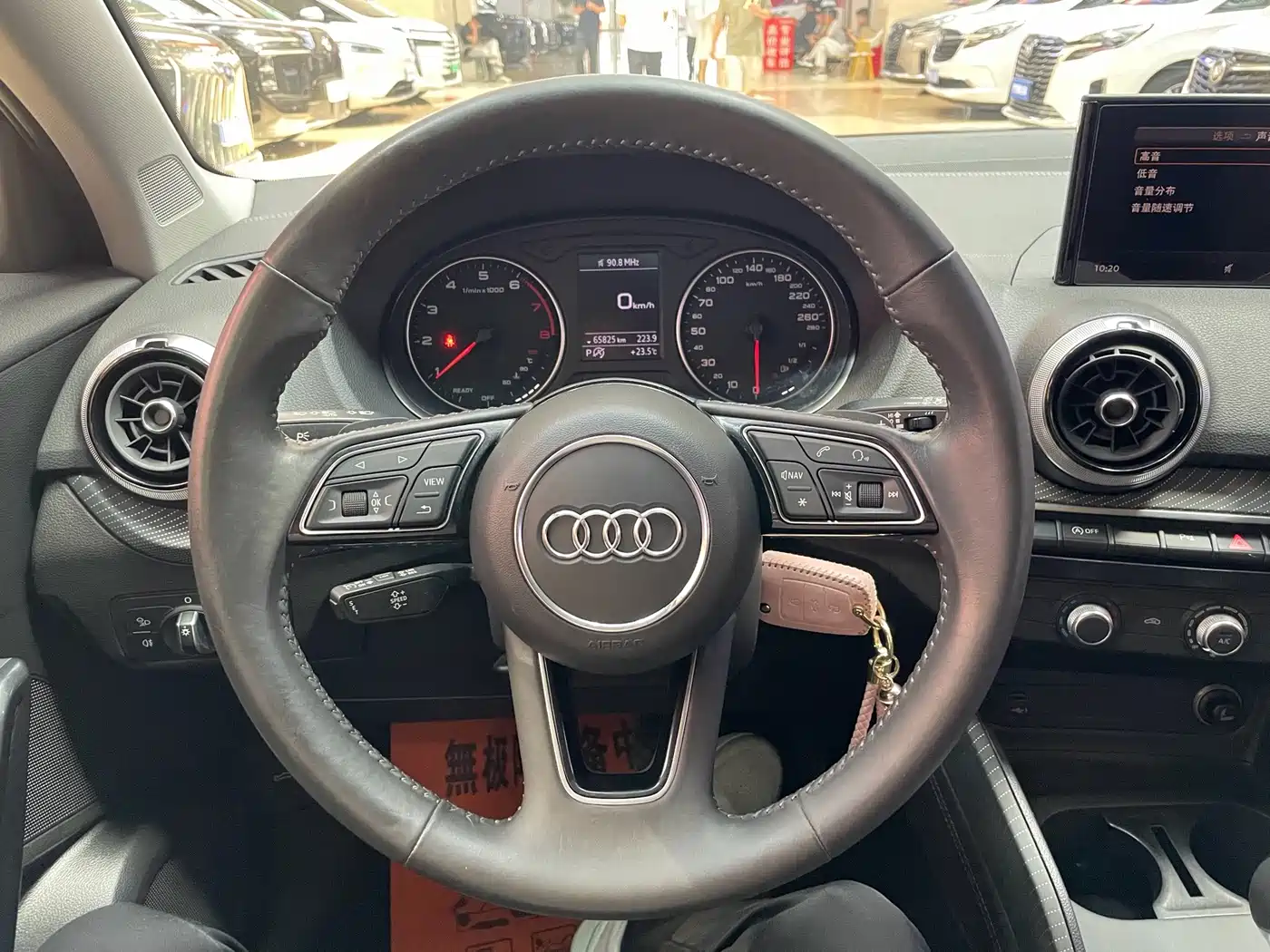 Фото 17 - Audi Q2L