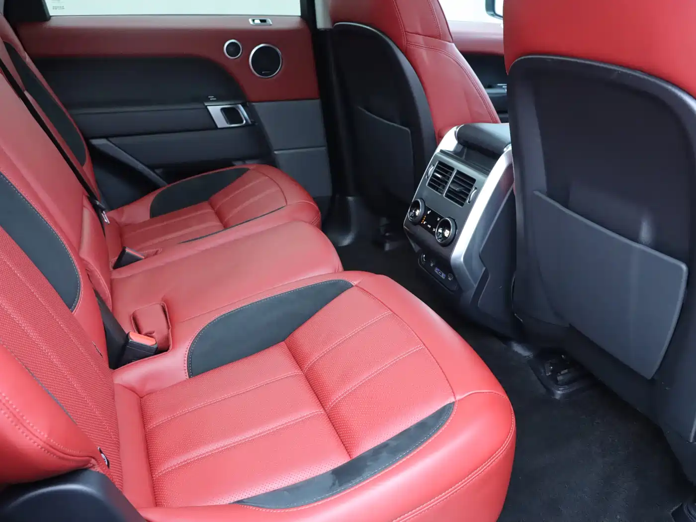 Land Rover Range Rover Sport 2022 3.0 L6 Gloss Black Edition фото 13