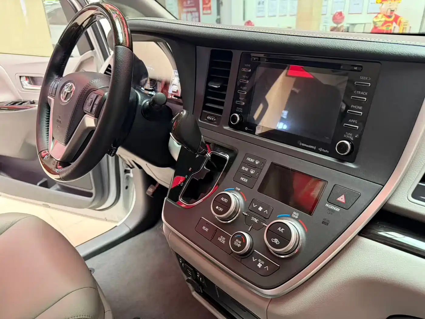 Toyota Sienna 2015 3.5L 2WD LE фото 16