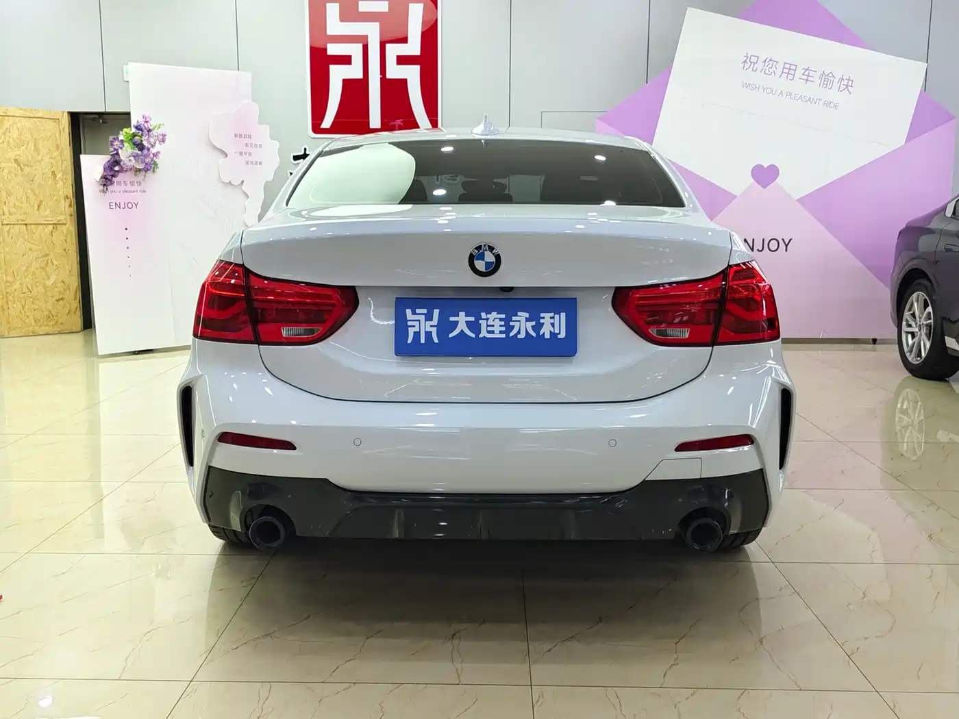 BMW 1 Series 2022 120i M Sport Shadow Edition фото 5