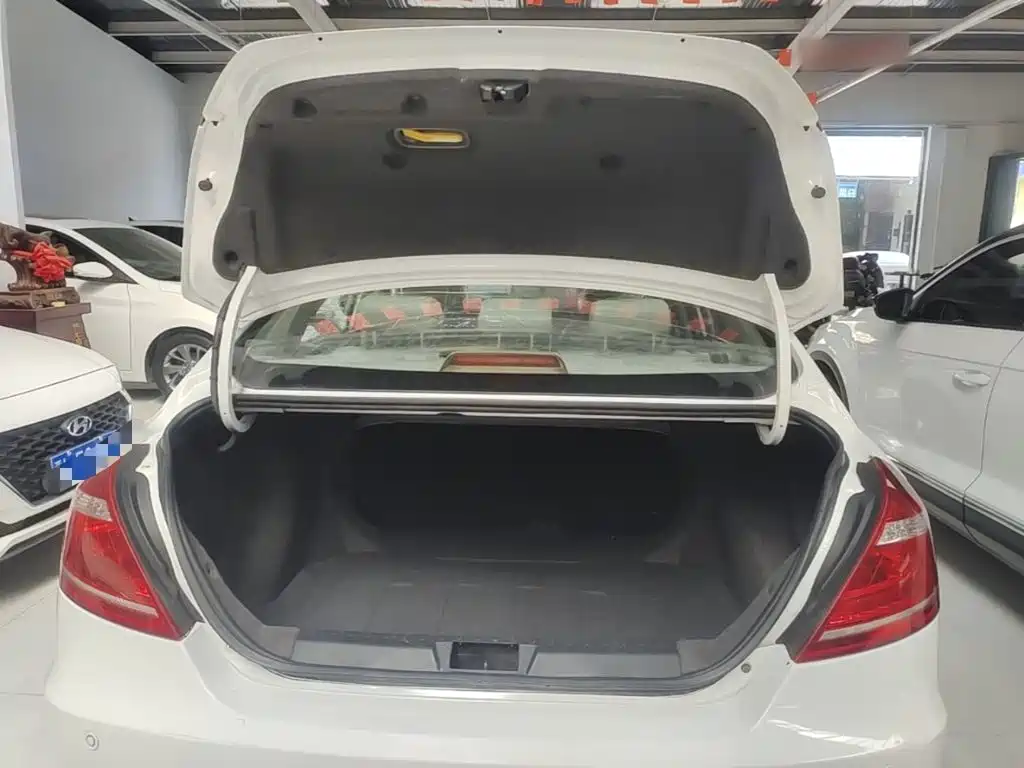 Geely Emgrand 2015 2014 Sedan 1.5L Manual Elite