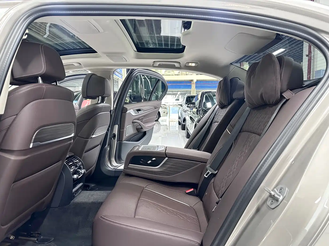 BMW 5 Series 2023 530Li Premium Luxury Package фото 11