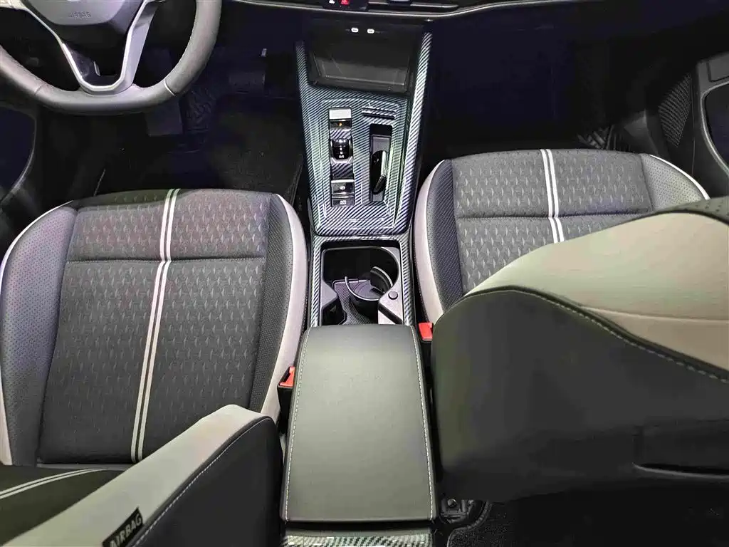Volkswagen Golf 2025 2025 300TSI Pro