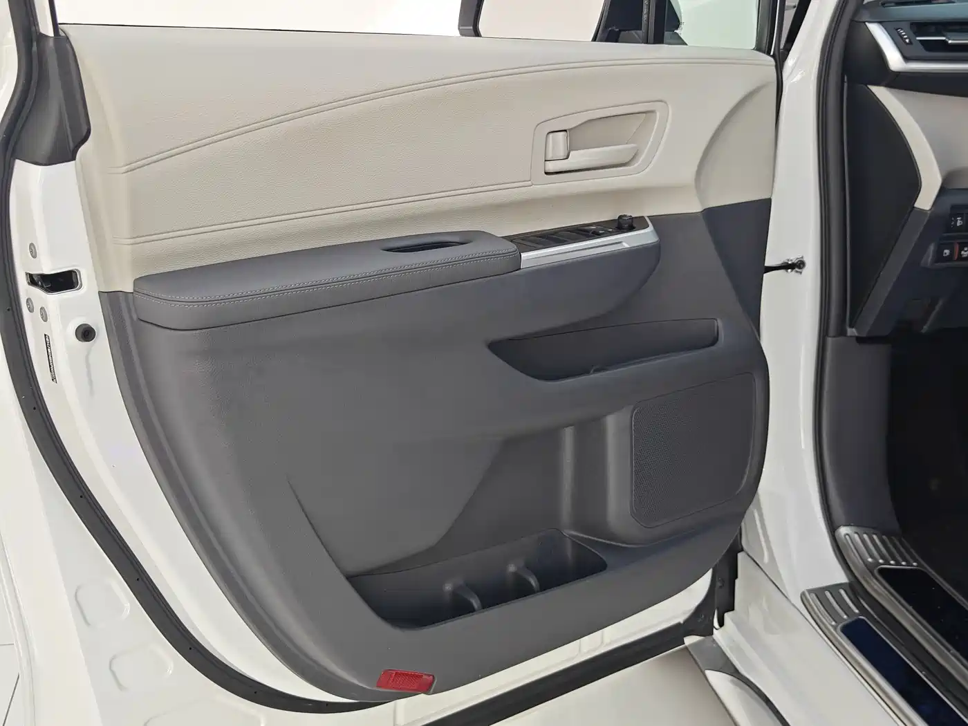 Toyota Granvia 2023 2023 2.5L Hybrid Comfort Edition