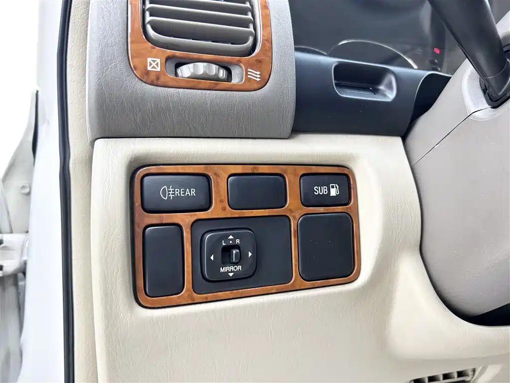 Toyota Land Cruiser 2005 Model 4.7L Automatic GX-R Luxury DVD Edition фото 18