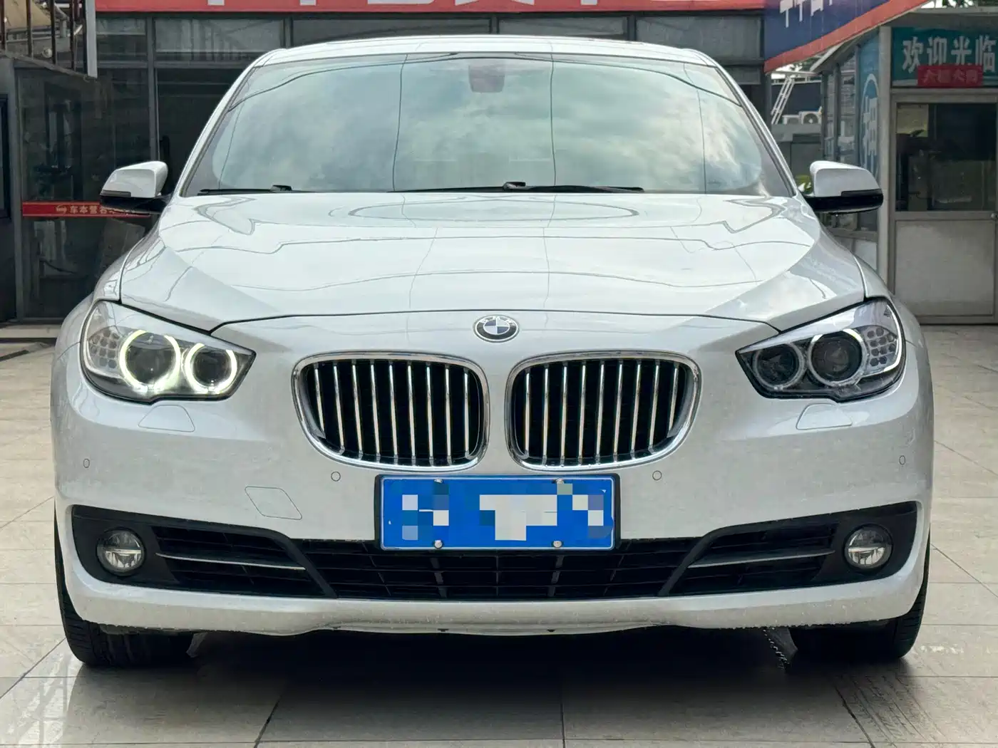 BMW 5 Series GT 2015 535i Leading фото 2