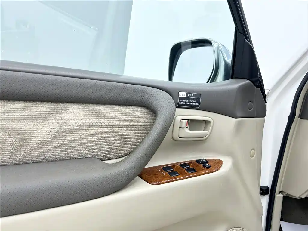 Toyota Land Cruiser 2005 Model 4.7L Automatic GX-R Luxury DVD Edition фото 17