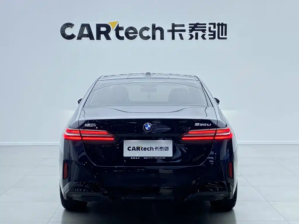 Photo 5 - BMW 5 Series