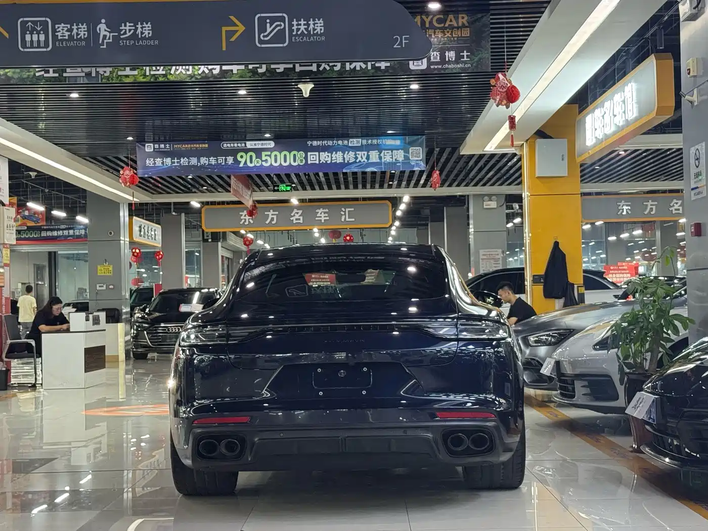Photo 16 - Porsche Panamera