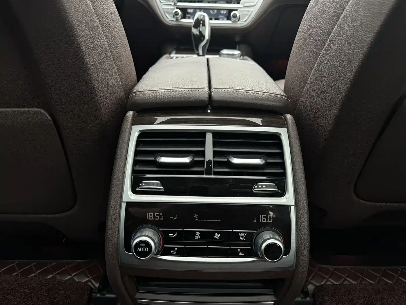 BMW 7 Series 2016 730Li Leading фото 13