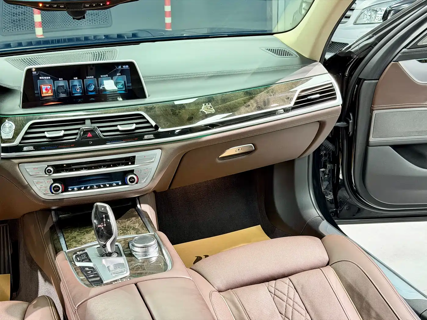BMW 7 Series 2016 740Li Leading Edition фото 15