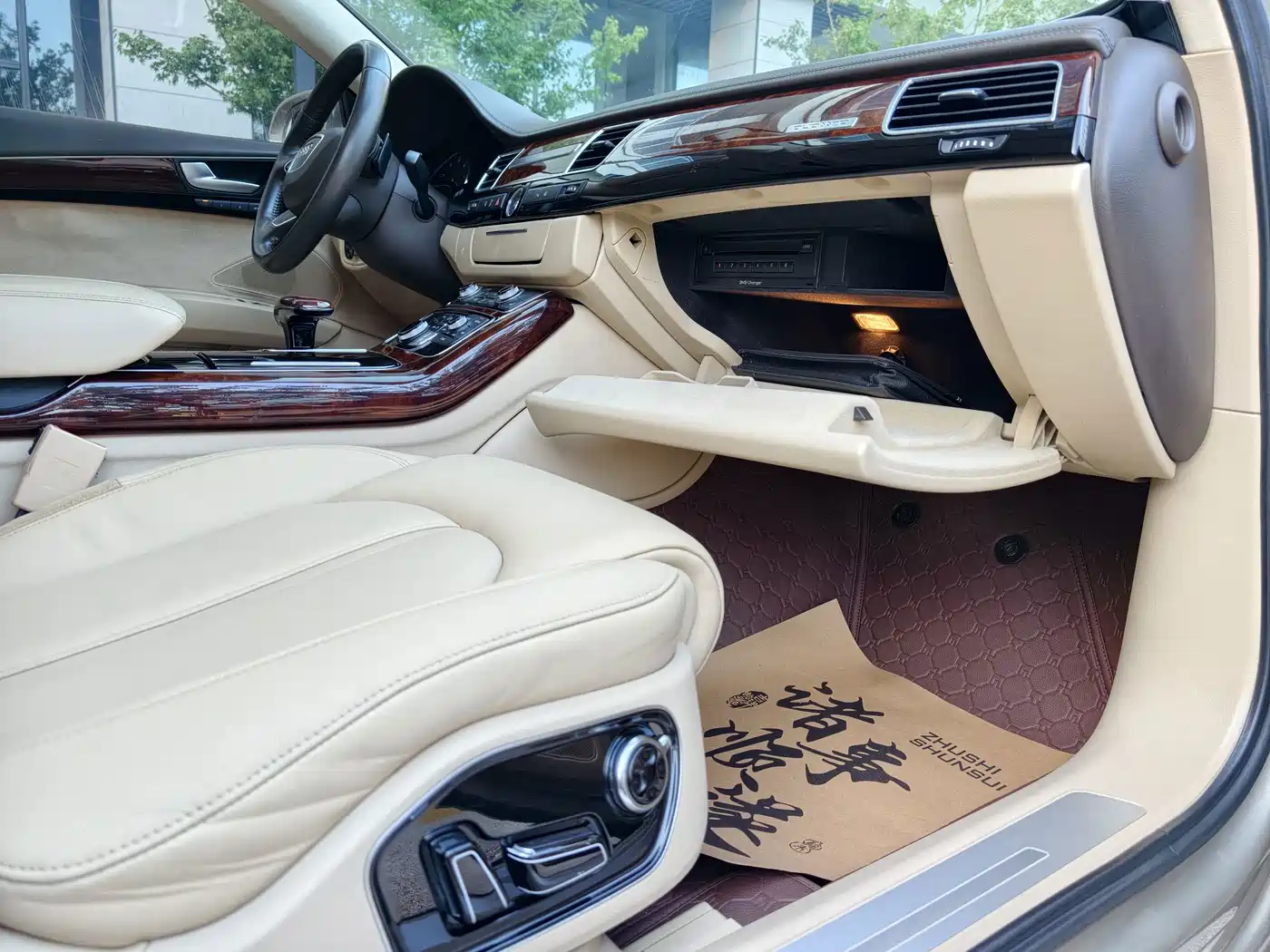 Фото 23 - Audi A8