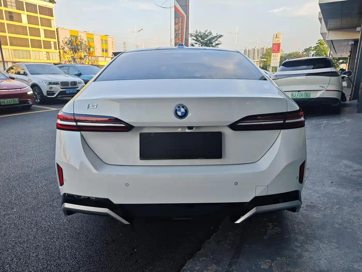 BMW i5 2024 2024 eDrive 35L Premium Model M Sport Package
