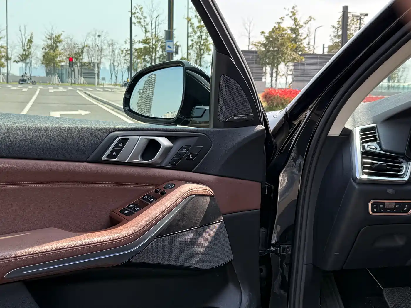 BMW X5 (Import) 2019 xDrive40i Exclusive M Sport Package фото 6