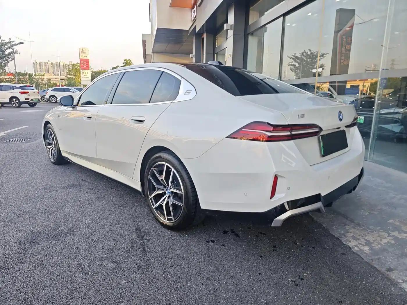 BMW i5 2024 2024 eDrive 35L Premium Model M Sport Package